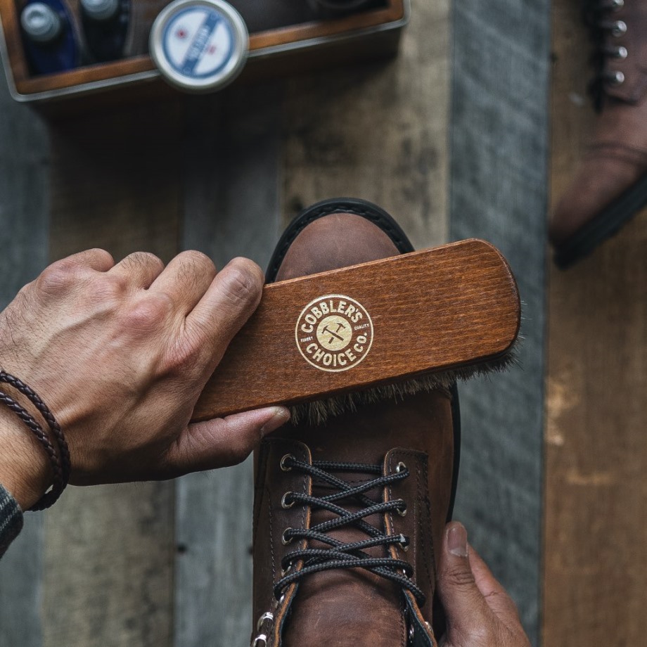 Cepillo Para Zapatos Premium Brown Cobbler's Choice Sábado