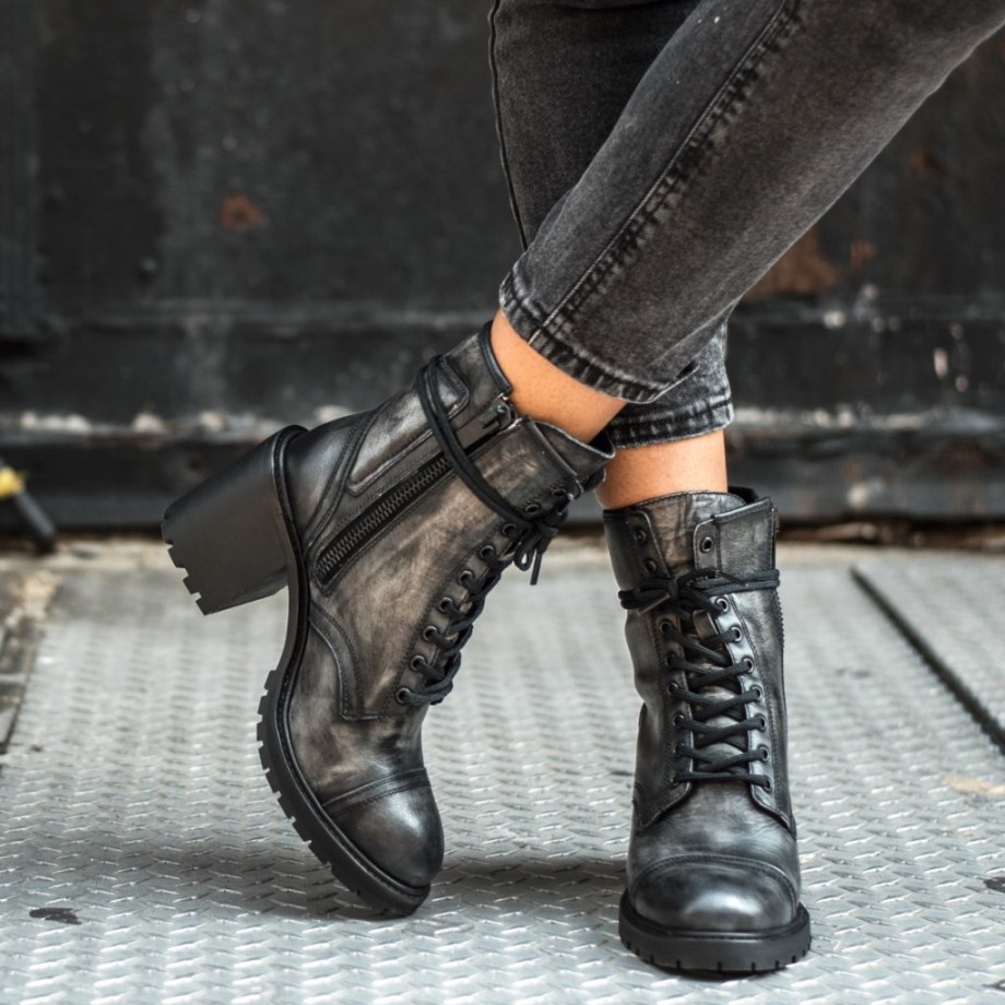 Miércoles Rebelde Gris Angustiado