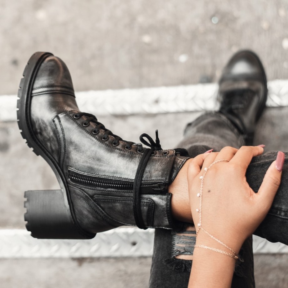 Miércoles Rebelde Gris Angustiado