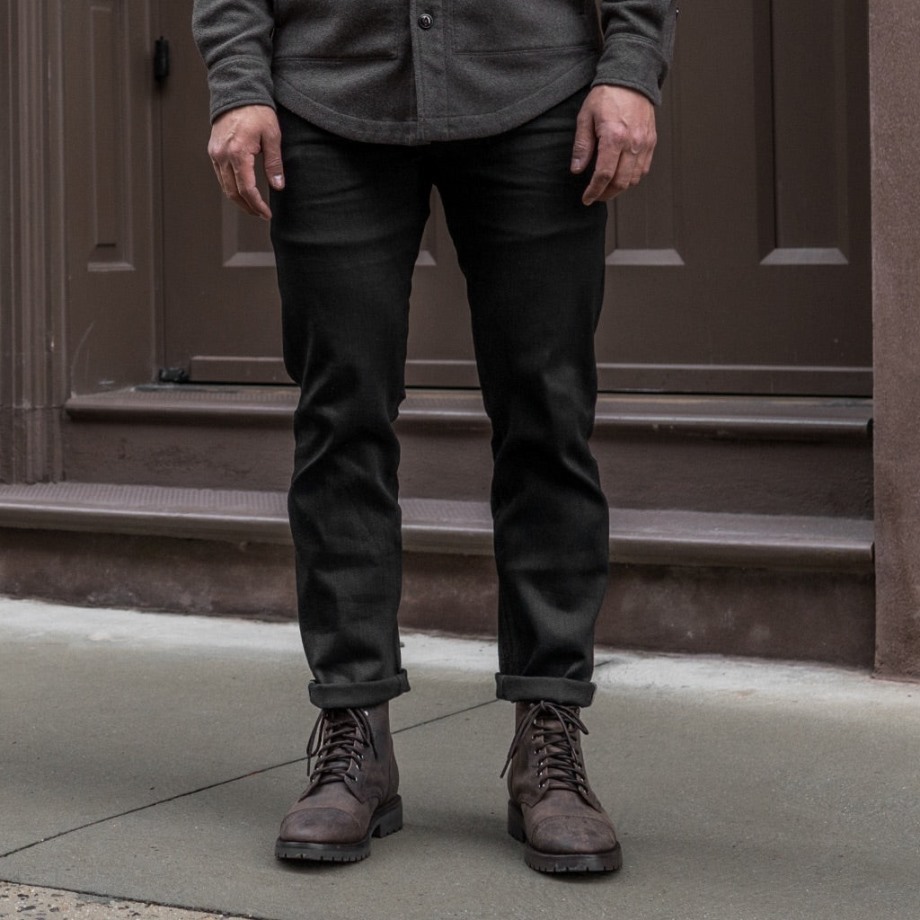 Vaqueros Tapered Con Orillo Elástico En Negro Sunday